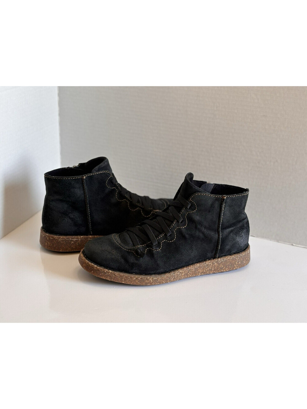 Born Sienna Ankle Booties Women's Size 8 Black Distressed Suede Zipper Comfort